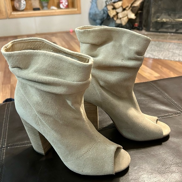 Nine West Suede booties size 7 - Picture 1 of 4